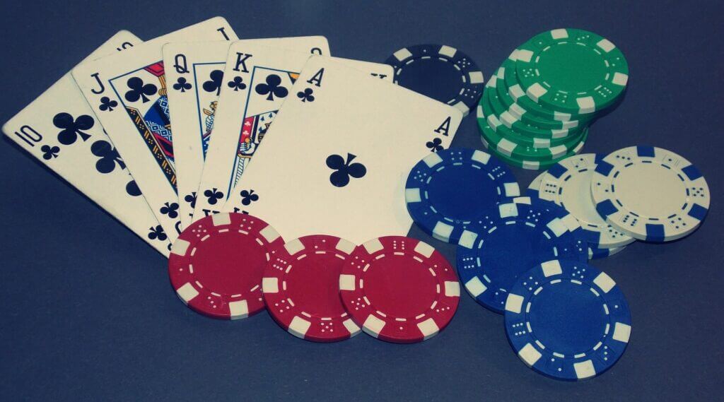 Poker und Psychologie: Lassen Sie sich nicht in die Pokerkarten schauen.